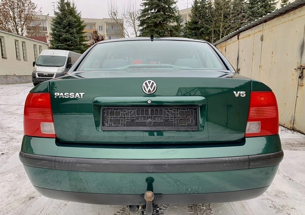 Volkswagen Passat cena 7900 przebieg: 251000, rok produkcji 2000 z Elbląg małe 407